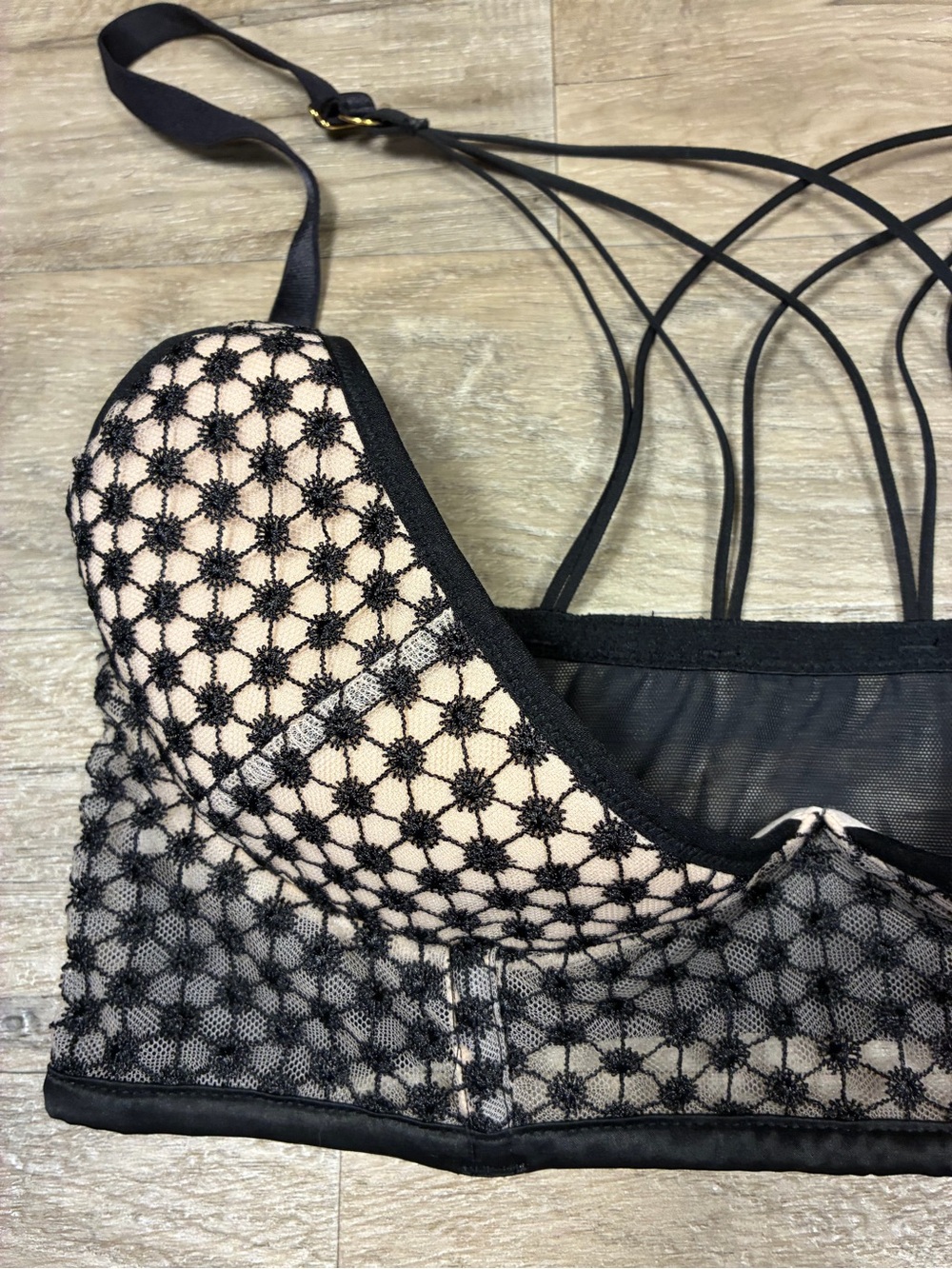 Victoria Secret Luxe Starburst Strappy Mesh Underwired Bra - Picture 2 of 9